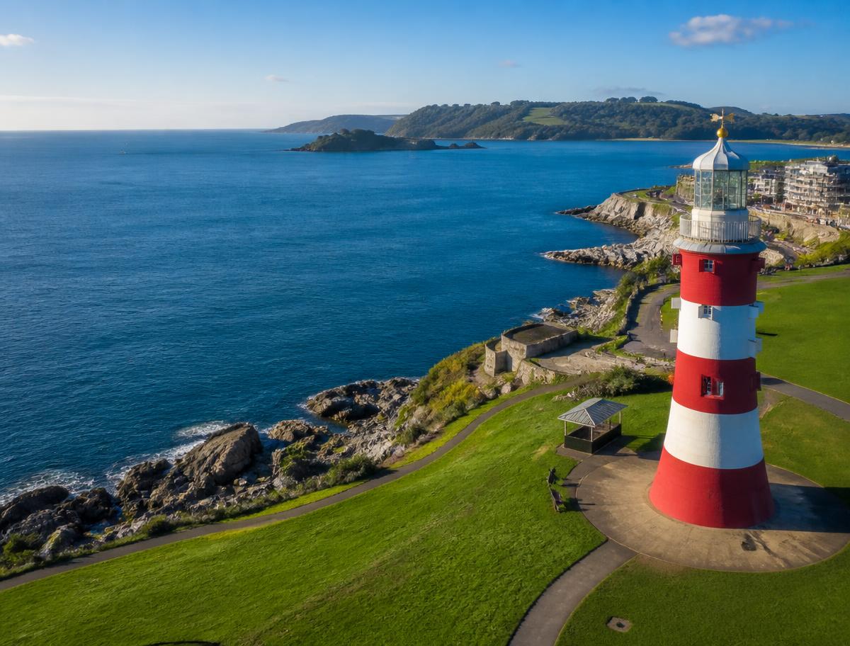 Smeaton's Tower overlooking the Plymouth coastline